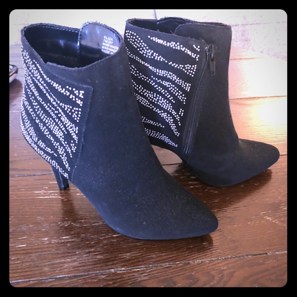 Me too Eliza size 7 ankle boot heels